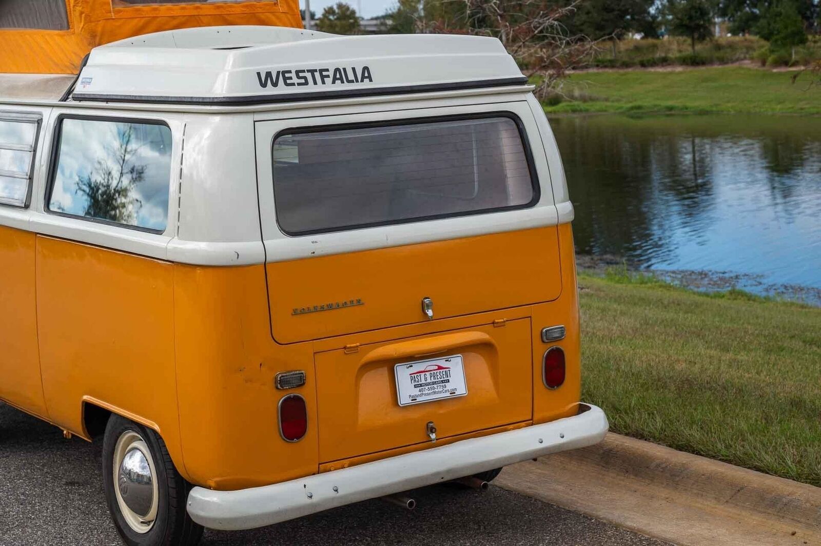 Volkswagen-BusVanagon-1969-Bus-24