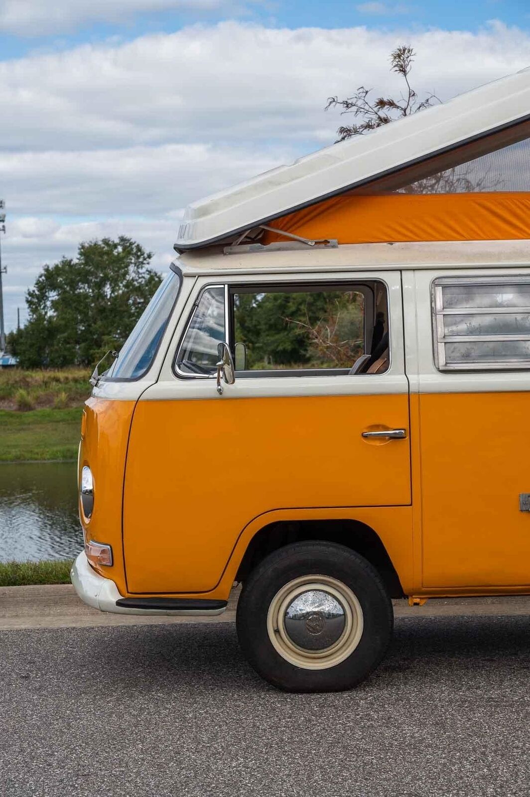 Volkswagen-BusVanagon-1969-Bus-28