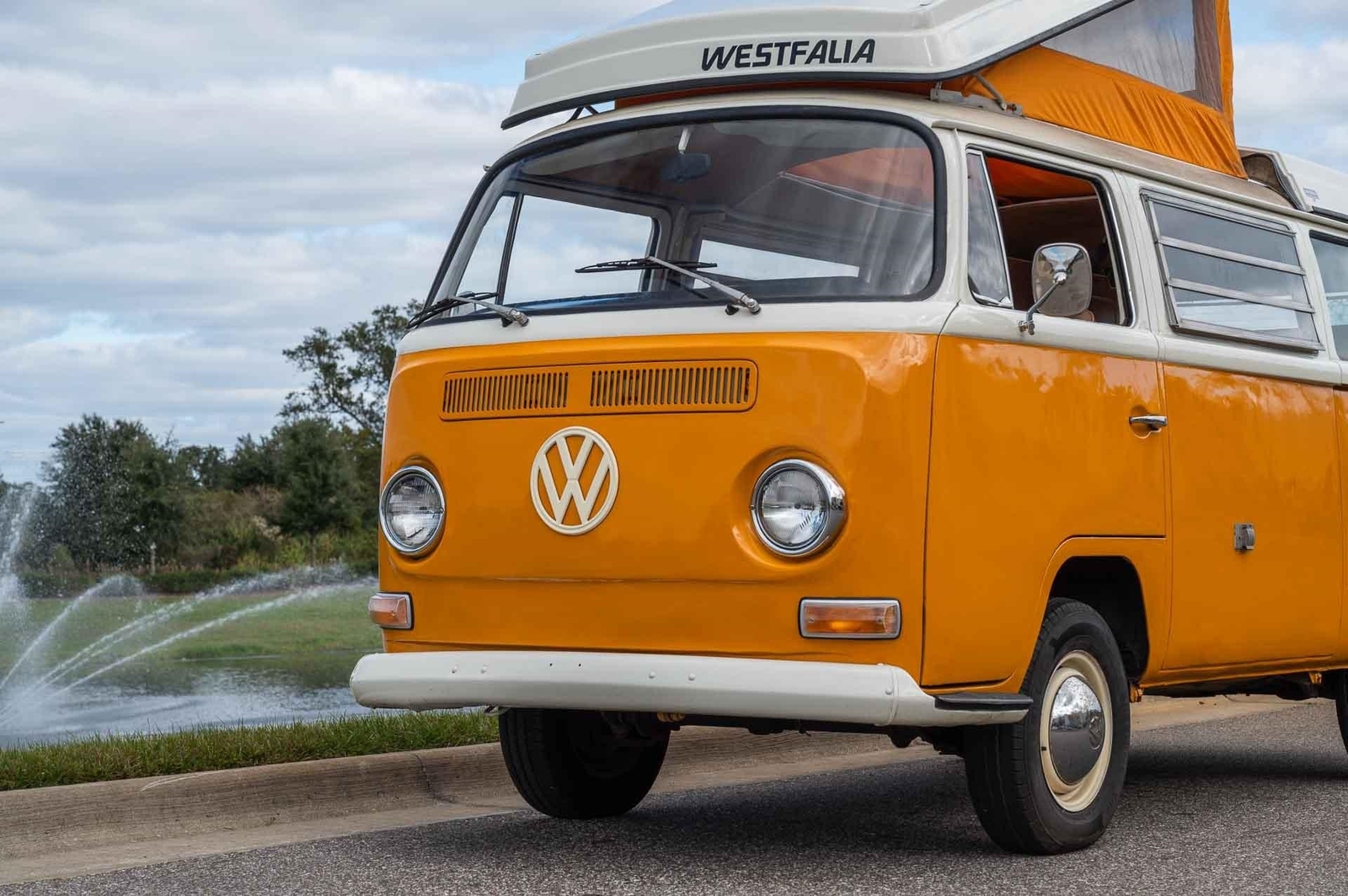 Volkswagen-BusVanagon-1969-Bus-30