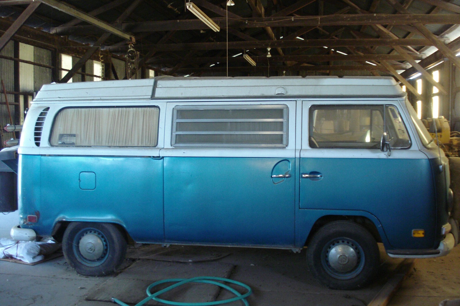 Volkswagen-BusVanagon-1971-Van-Camper
