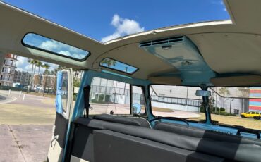 Volkswagen-BusVanagon-1972-11