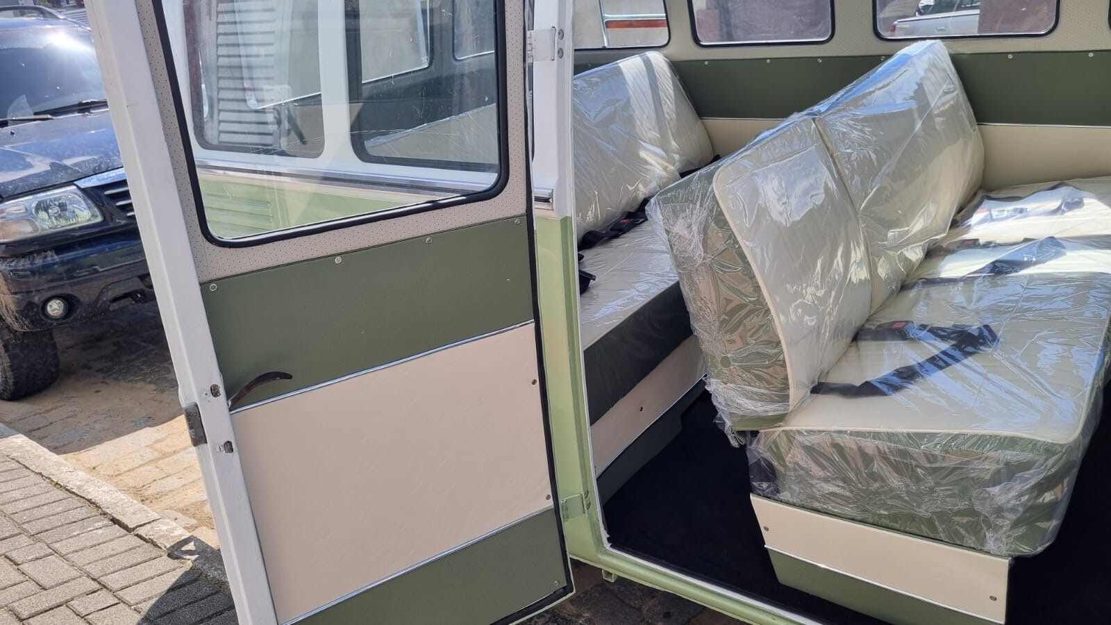 Volkswagen-BusVanagon-1972-12