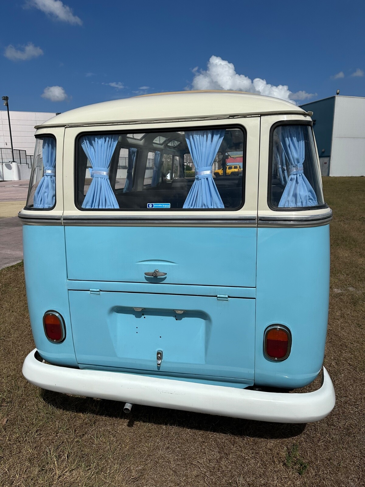 Volkswagen-BusVanagon-1972-3