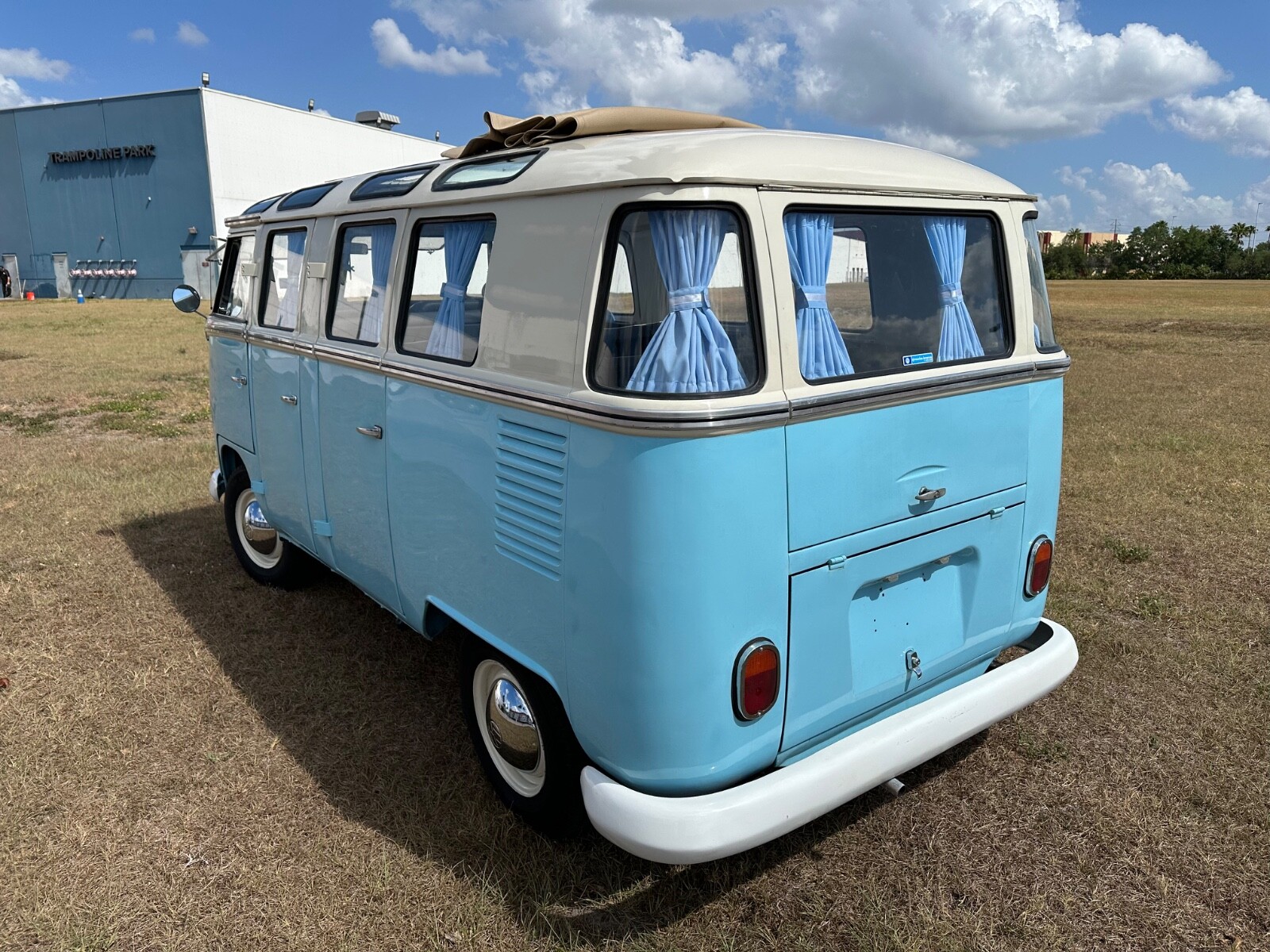 Volkswagen-BusVanagon-1972-4