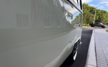 Volkswagen-BusVanagon-1974-Van-28