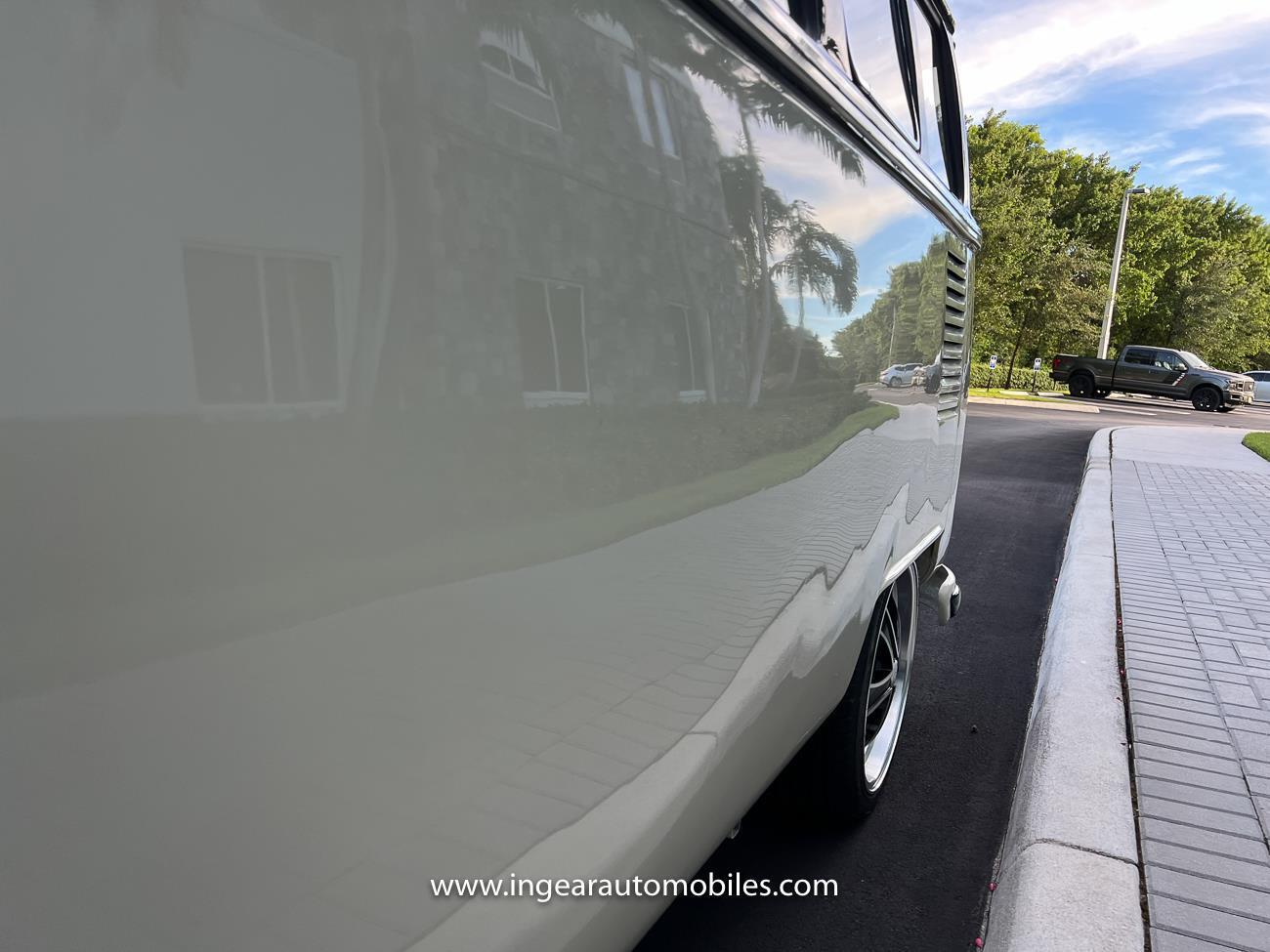 Volkswagen-BusVanagon-1974-Van-28