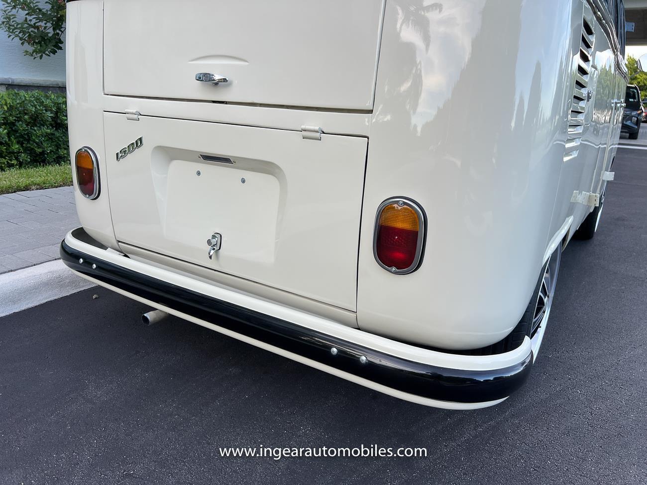 Volkswagen-BusVanagon-1974-Van-35