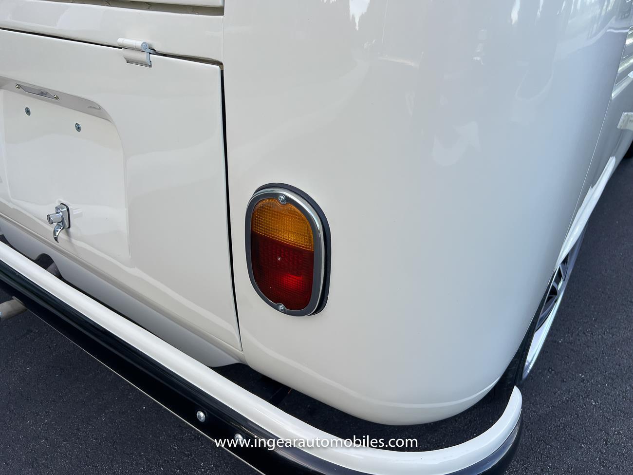 Volkswagen-BusVanagon-1974-Van-36