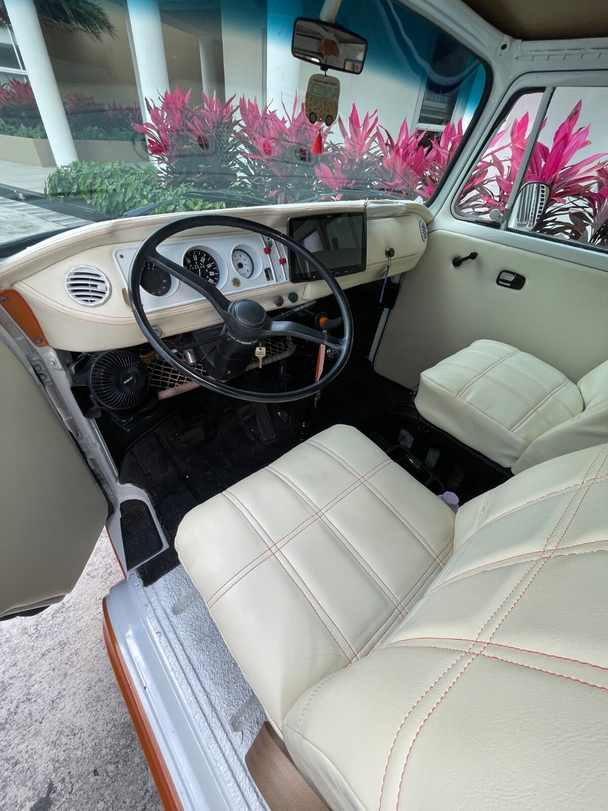 Volkswagen-BusVanagon-1977-3