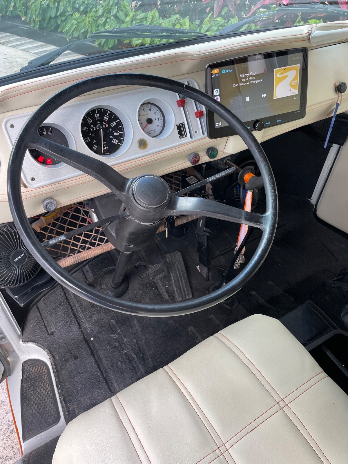 Volkswagen-BusVanagon-1977-4