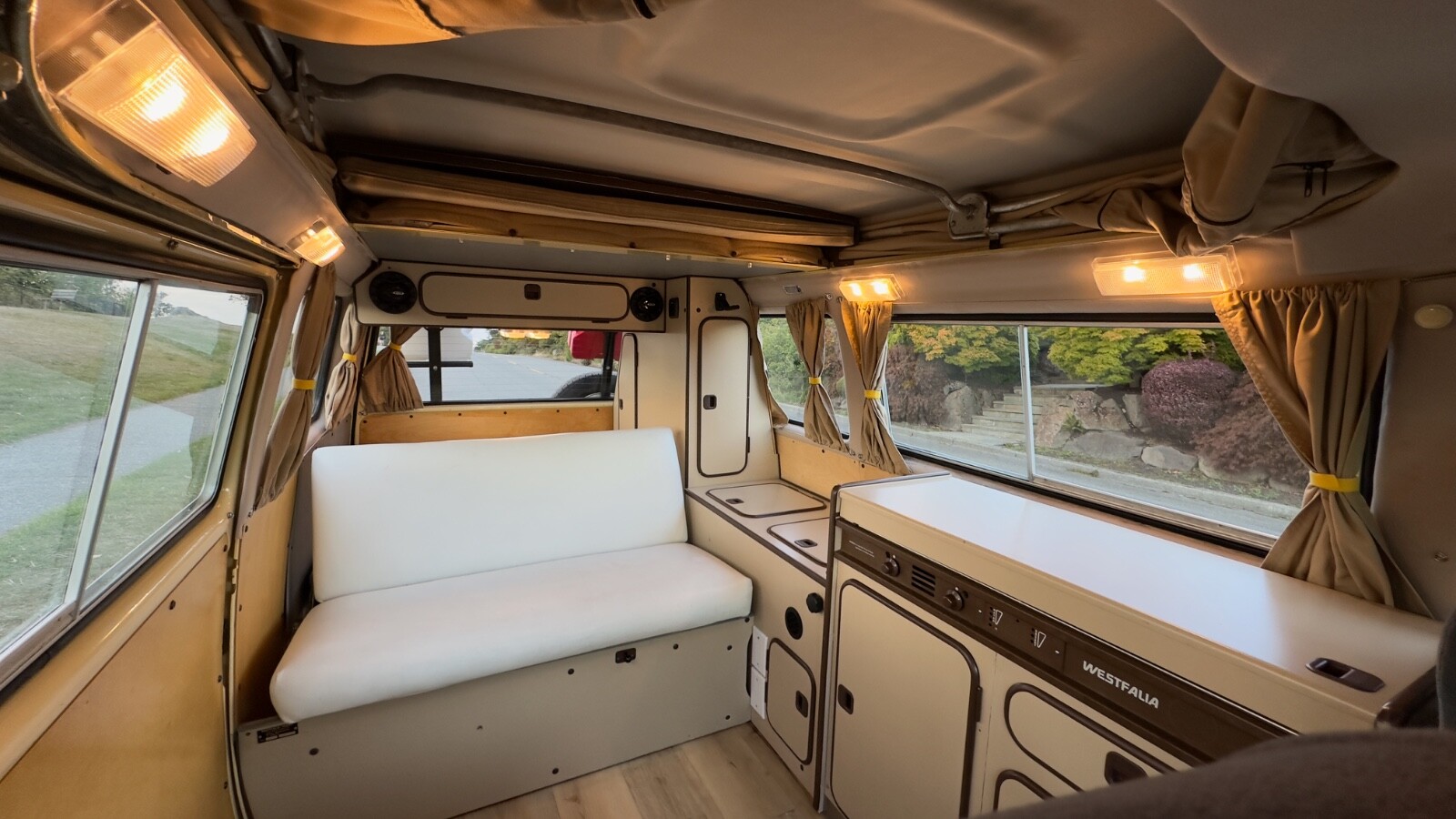 Volkswagen-BusVanagon-1981-Van-Camper-19