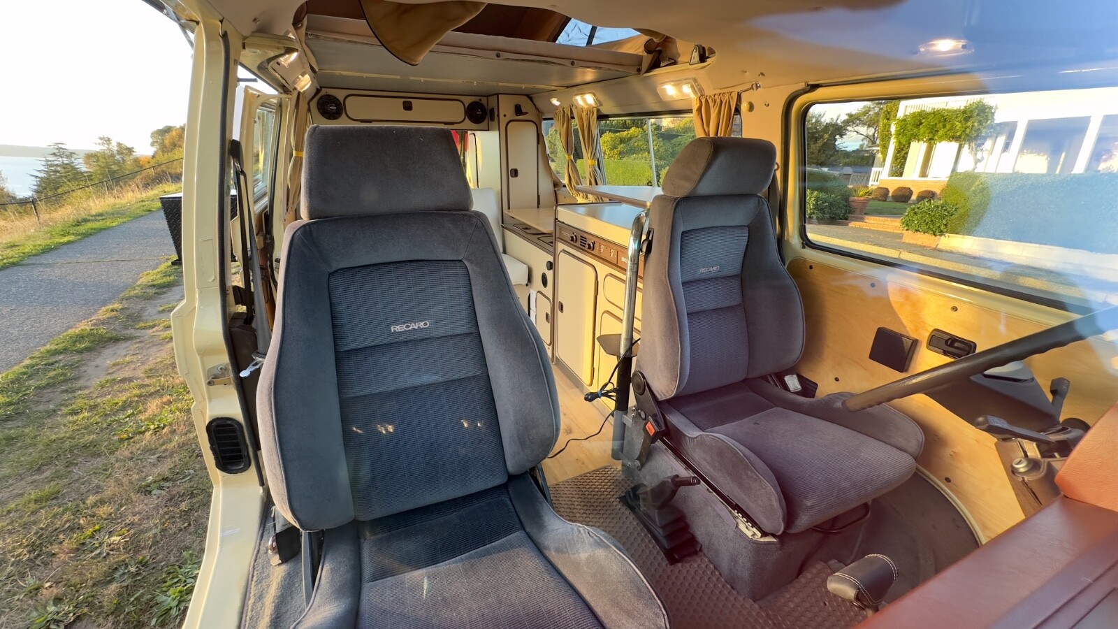 Volkswagen-BusVanagon-1981-Van-Camper-3