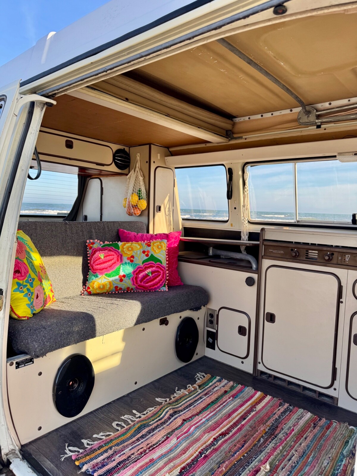 Volkswagen-BusVanagon-1982-Van-16