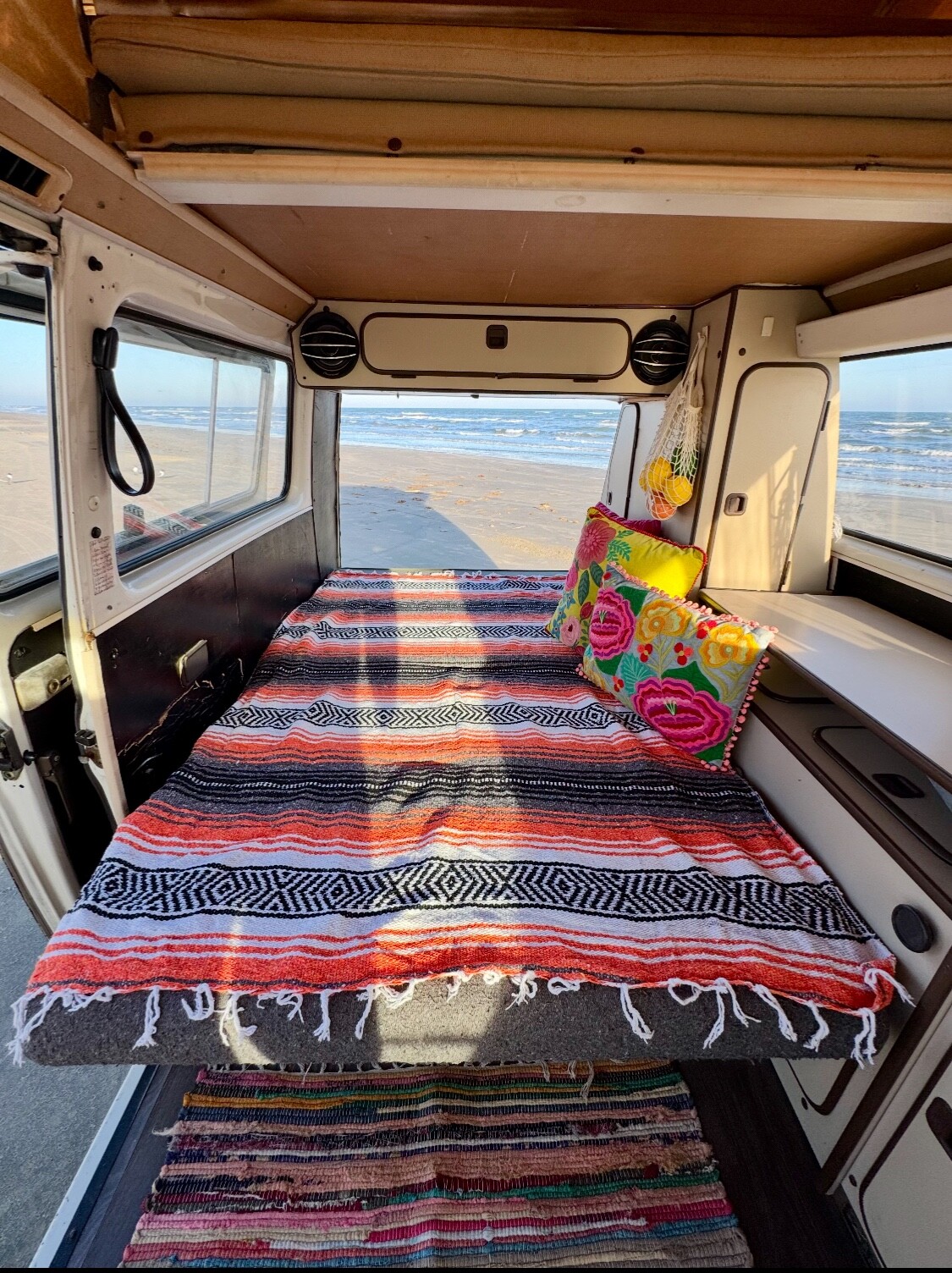 Volkswagen-BusVanagon-1982-Van-26