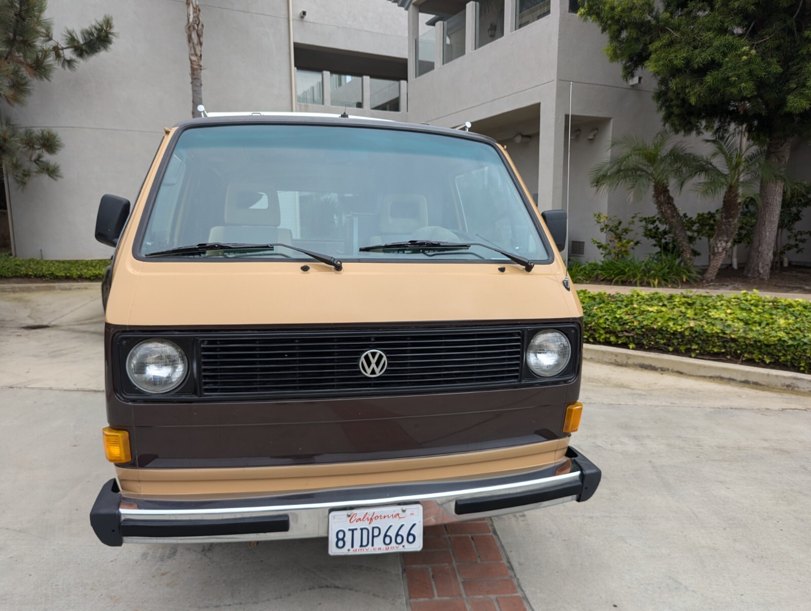 Volkswagen-BusVanagon-1983-Van-Camper-1