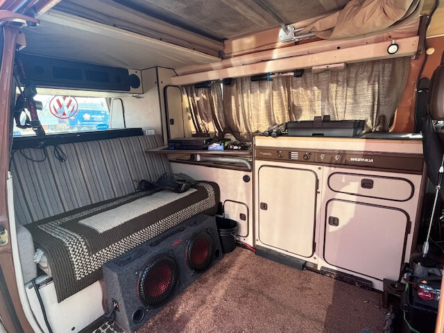 Volkswagen-BusVanagon-1983-Van-Camper-1