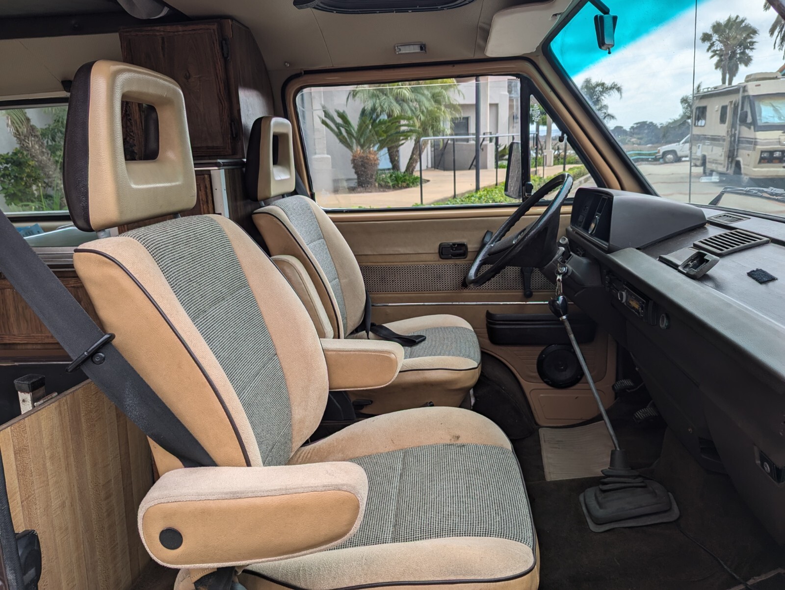 Volkswagen-BusVanagon-1983-Van-Camper-10