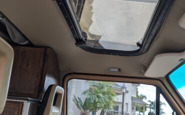 Volkswagen-BusVanagon-1983-Van-Camper-11