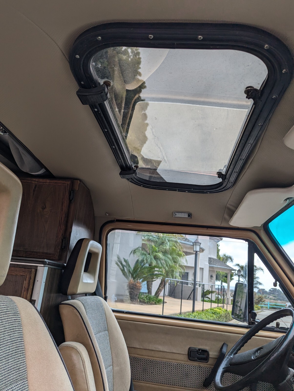 Volkswagen-BusVanagon-1983-Van-Camper-11