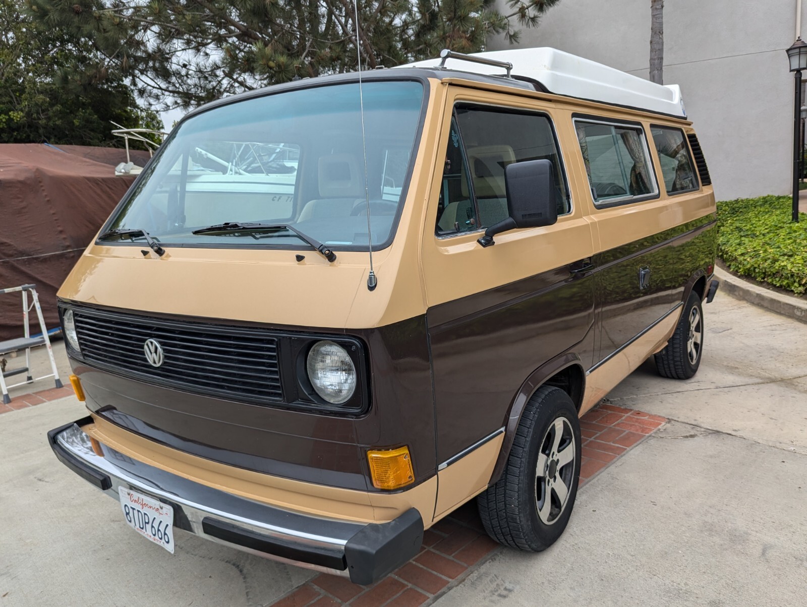 Volkswagen-BusVanagon-1983-Van-Camper-13