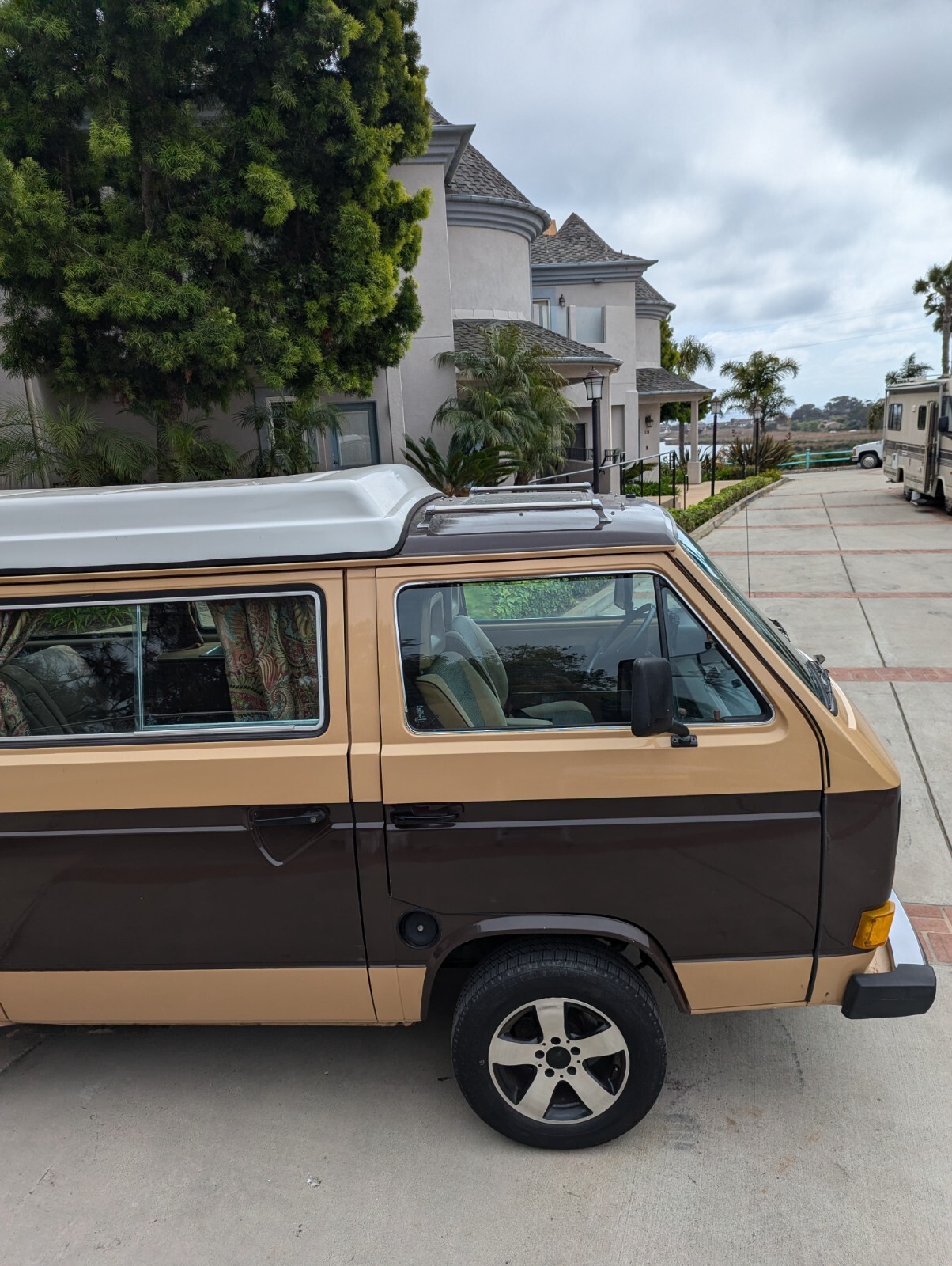 Volkswagen-BusVanagon-1983-Van-Camper-2