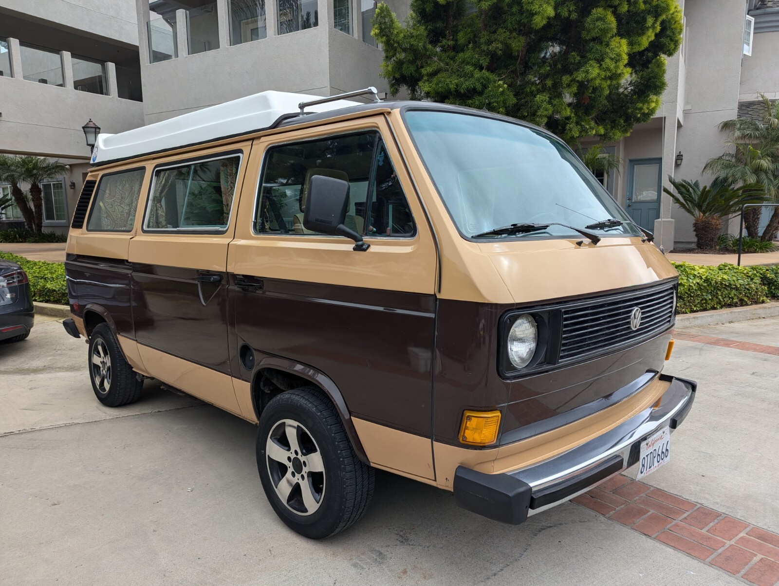 Volkswagen-BusVanagon-1983-Van-Camper