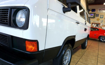 Volkswagen-BusVanagon-1984-Classic-Car-21