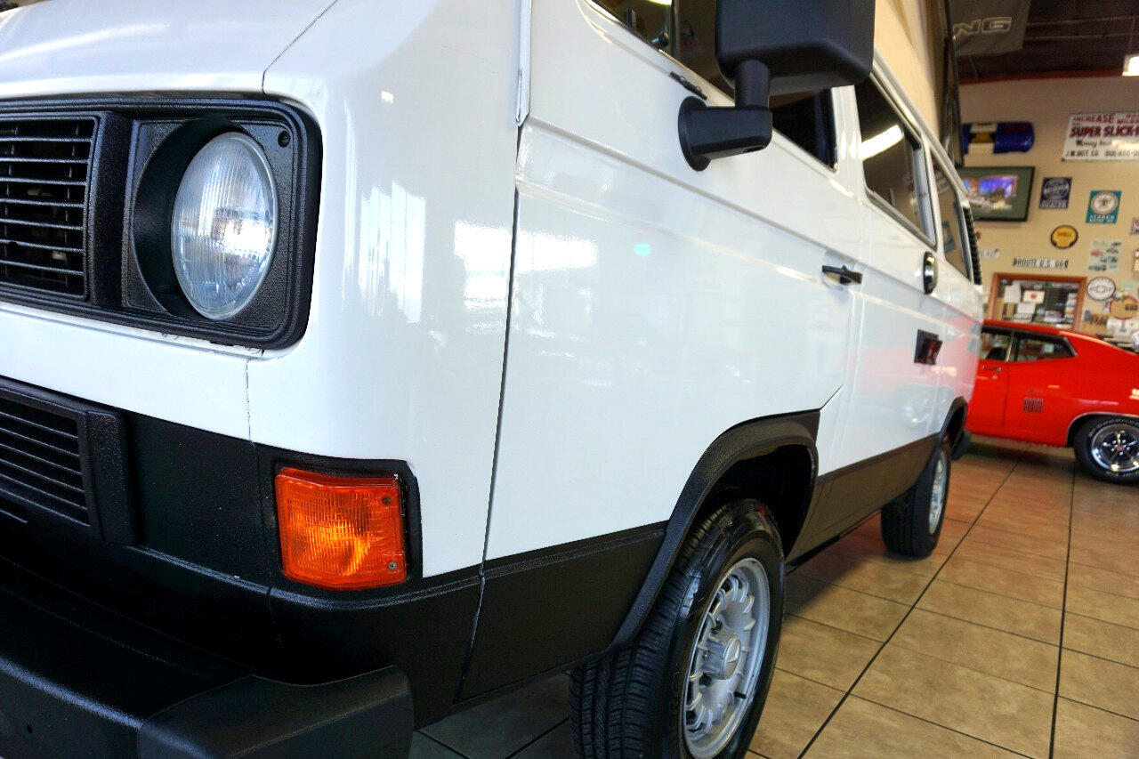 Volkswagen-BusVanagon-1984-Classic-Car-21