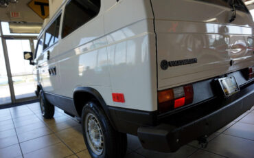 Volkswagen-BusVanagon-1984-Classic-Car-22
