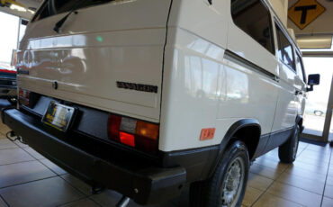 Volkswagen-BusVanagon-1984-Classic-Car-23