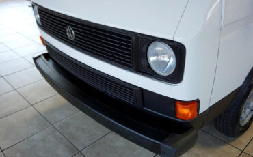 Volkswagen-BusVanagon-1984-Classic-Car-24