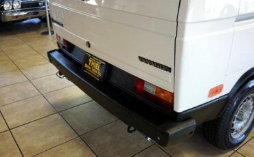 Volkswagen-BusVanagon-1984-Classic-Car-25