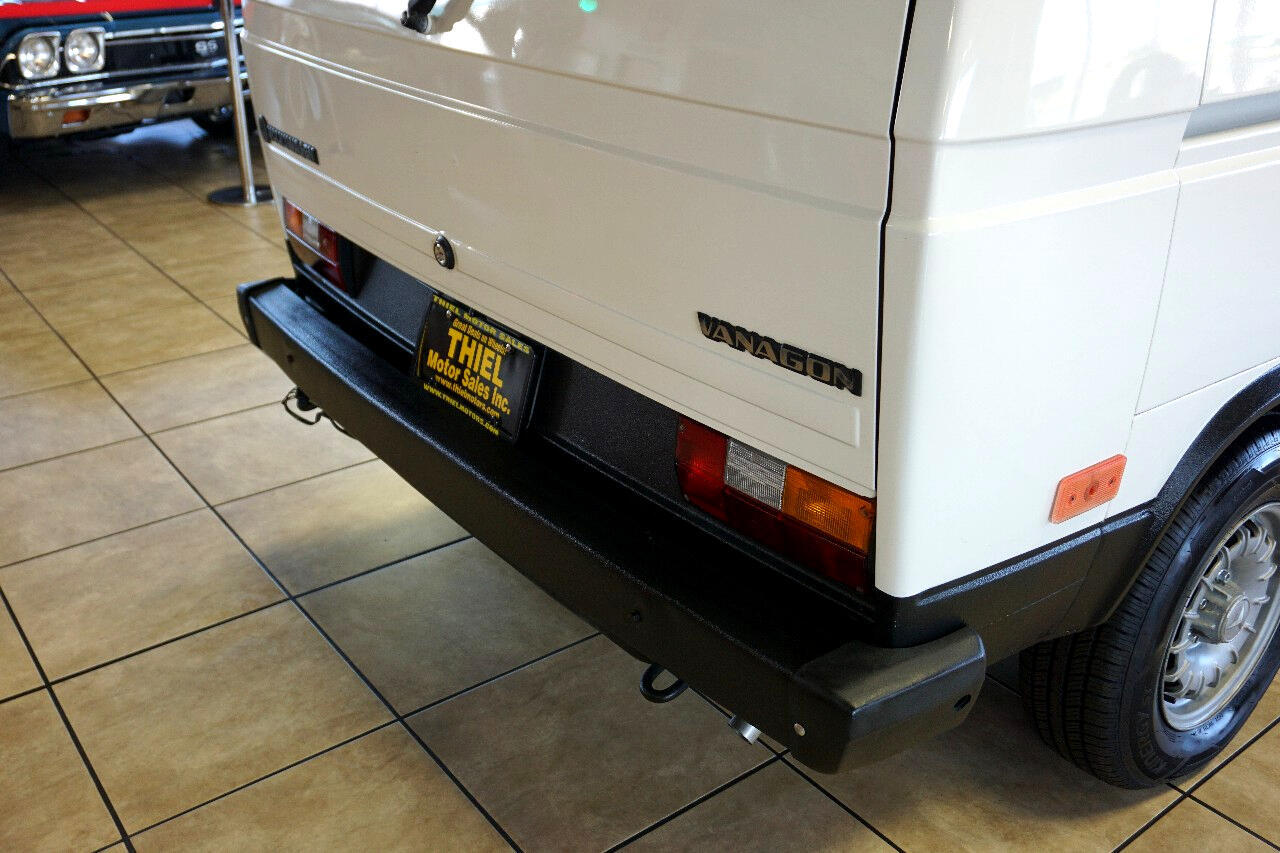 Volkswagen-BusVanagon-1984-Classic-Car-25