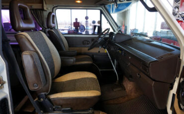 Volkswagen-BusVanagon-1984-Classic-Car-29