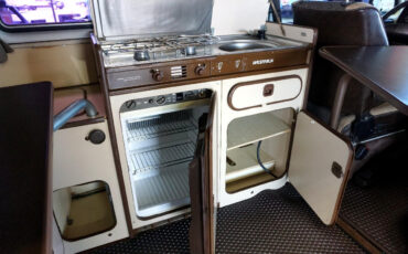 Volkswagen-BusVanagon-1984-Classic-Car-31