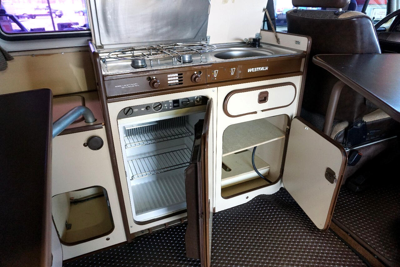 Volkswagen-BusVanagon-1984-Classic-Car-31