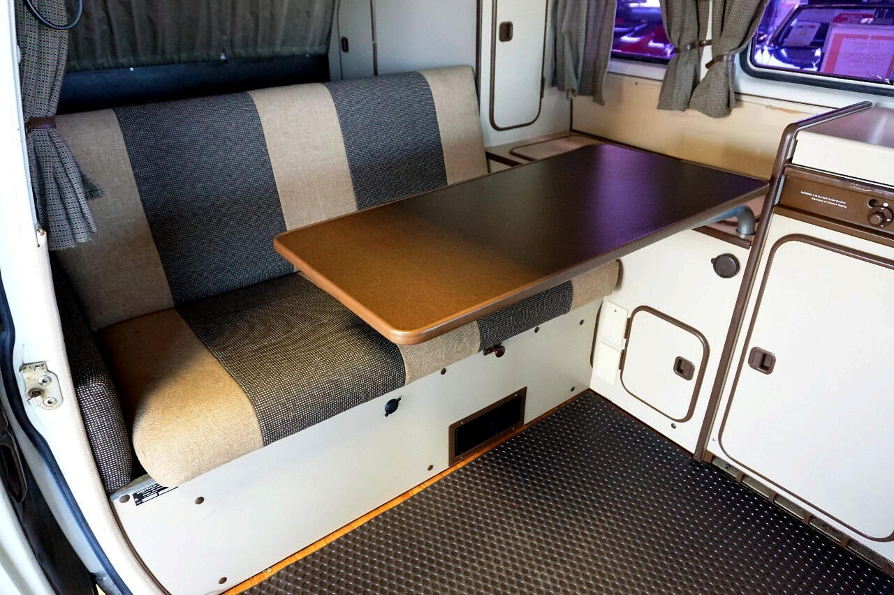 Volkswagen-BusVanagon-1984-Classic-Car-33