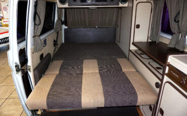 Volkswagen-BusVanagon-1984-Classic-Car-34