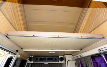 Volkswagen-BusVanagon-1984-Classic-Car-35