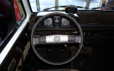 Volkswagen-BusVanagon-1984-Classic-Car-37