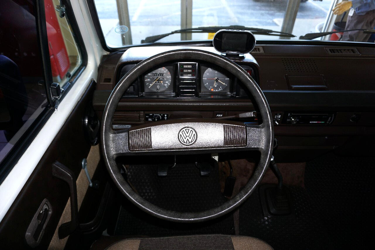 Volkswagen-BusVanagon-1984-Classic-Car-37