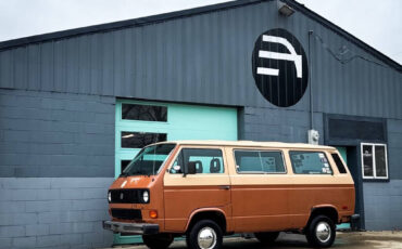 Volkswagen-BusVanagon-1984-Minivan-1