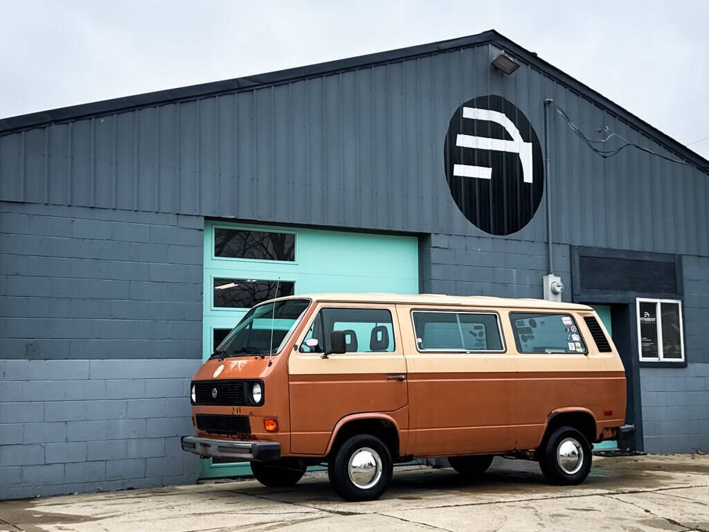 Volkswagen-BusVanagon-1984-Minivan-1