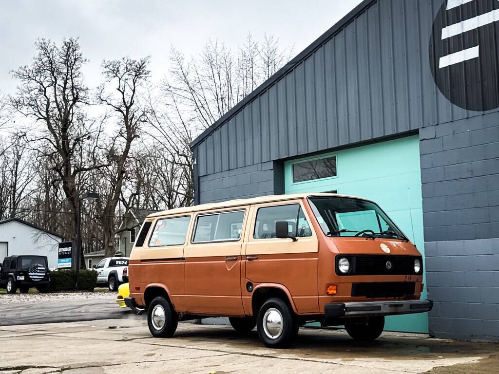 Volkswagen-BusVanagon-1984-Minivan-10