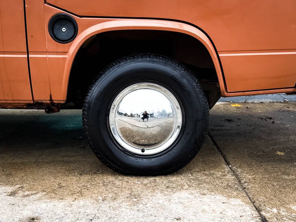 Volkswagen-BusVanagon-1984-Minivan-12