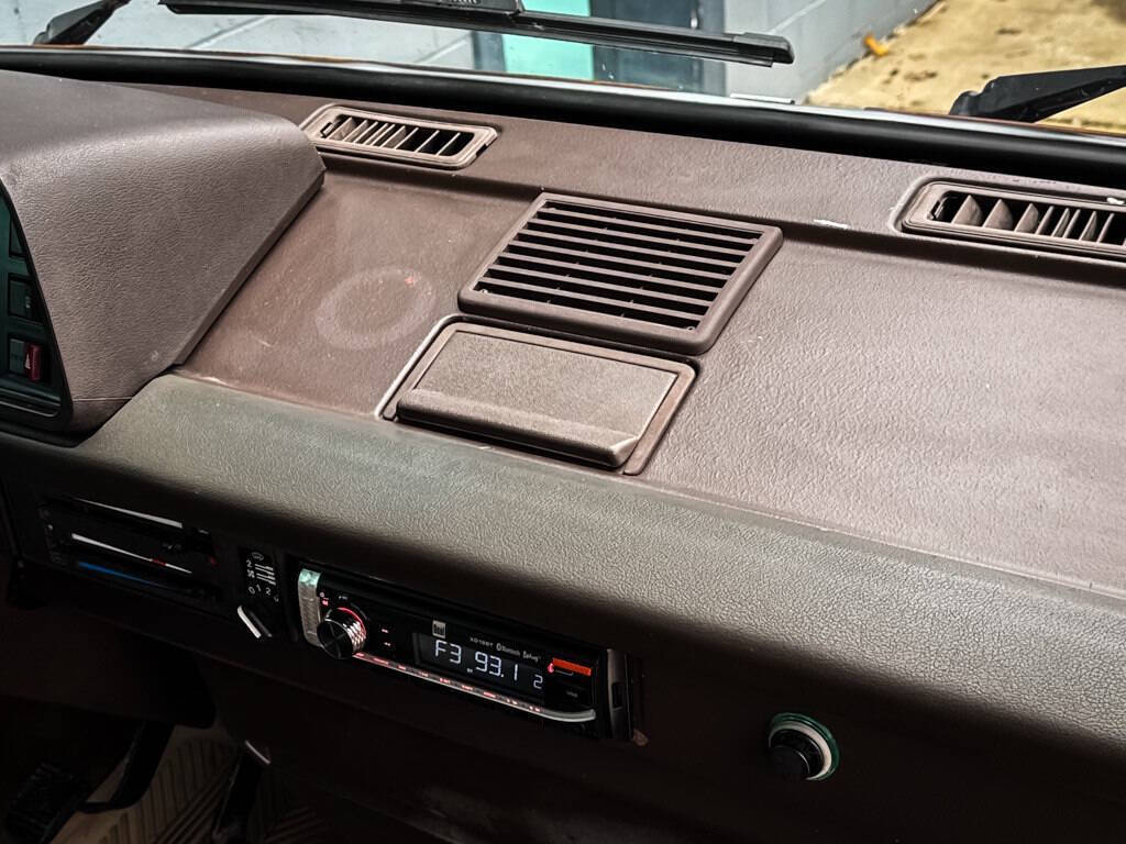 Volkswagen-BusVanagon-1984-Minivan-15