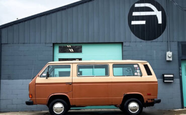 Volkswagen-BusVanagon-1984-Minivan-2