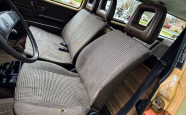 Volkswagen-BusVanagon-1984-Minivan-23