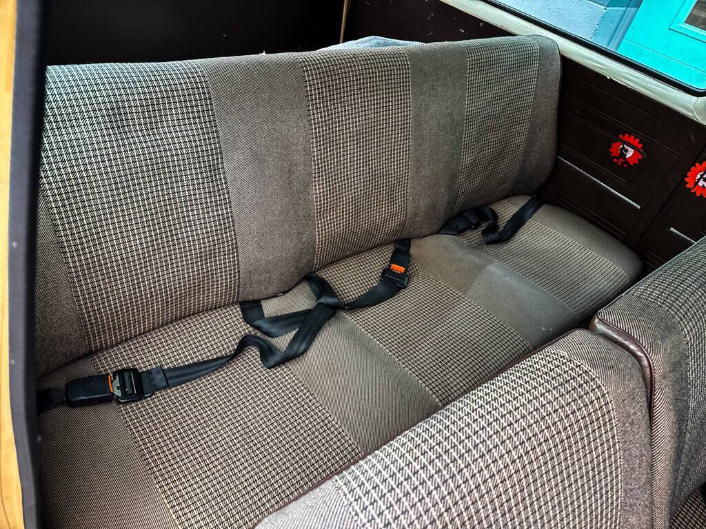 Volkswagen-BusVanagon-1984-Minivan-25