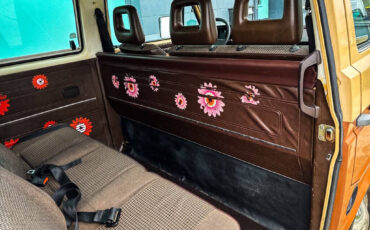 Volkswagen-BusVanagon-1984-Minivan-27